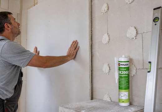 Gipskartonplatten an Wände kleben – schnelle Alternative zur Unterkonstruktion