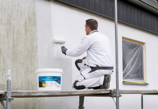 Mit welcher Farbe streicht man das Haus von außen, damit die Fassade nicht verschmutzt und nicht veralgt?